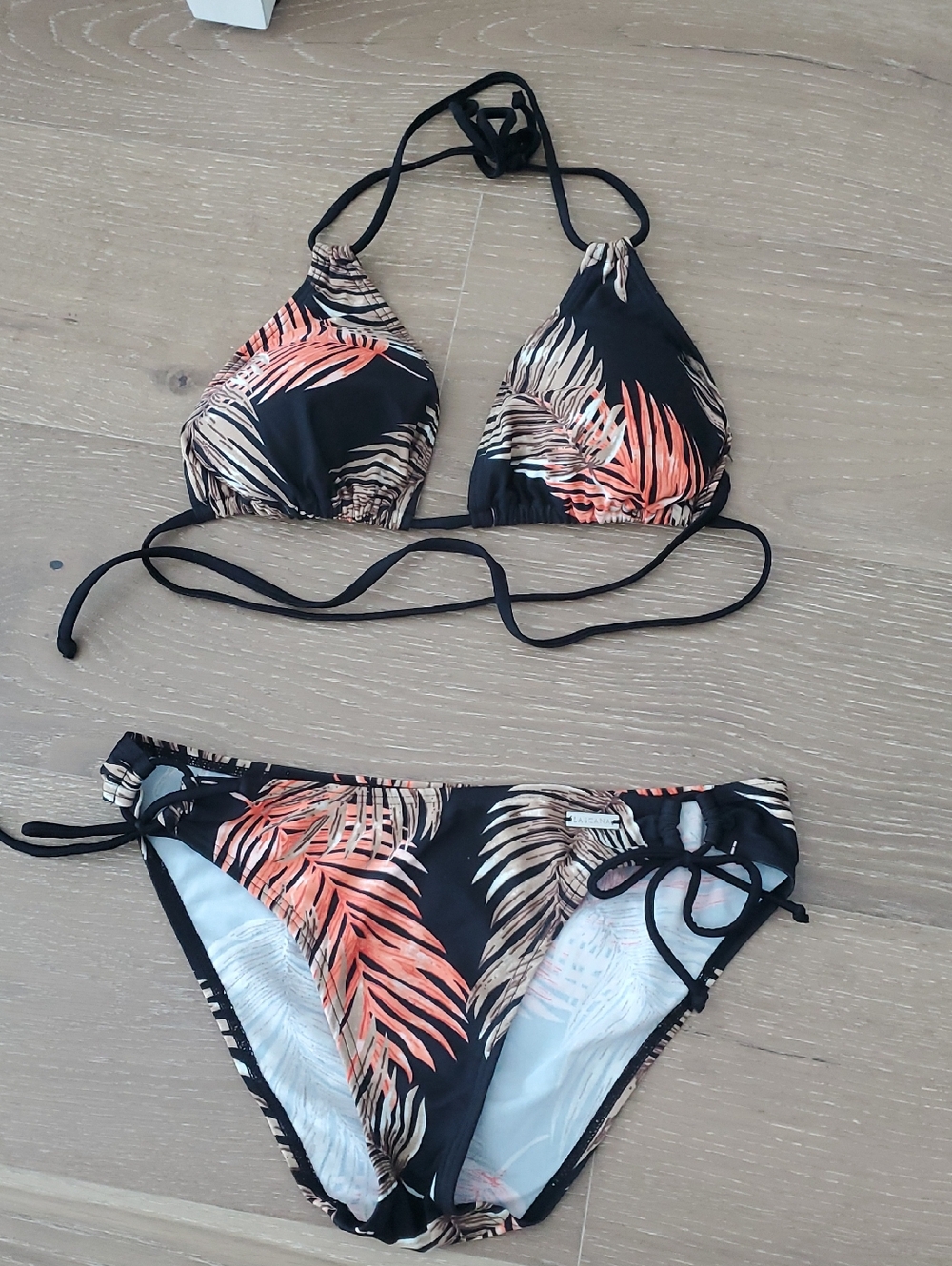 Like New, Tropical Leaf Black & Coral Triangle Bikini Set.  Top Is a D cup